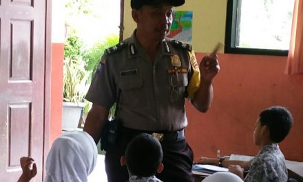 Polkiss ke sekolah SDN Bojong 4 Bentuk Kedekatan Bhabinkamtibmas Kunciran Indah Kepada Pihak Sekolah dan Para Pelajar