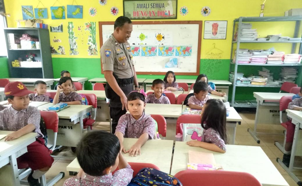 Aiptu Mulyadih Sambang Polkiss ke SDN Panunggangan 11, Berikan Himbauan Kamtibmas Secara Dialogis dan Humanis