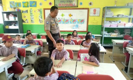 Aiptu Mulyadih Sambang Polkiss ke SDN Panunggangan 11, Berikan Himbauan Kamtibmas Secara Dialogis dan Humanis