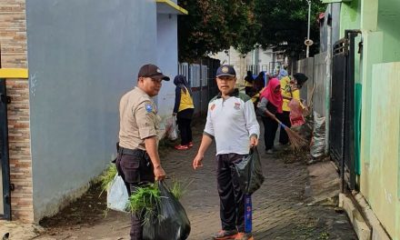 Aipda Hary Mur Yanto Beserta Unsur Tiga Pilar Laksanakan Kerja Bakti di RW 03 Kel.Gondrong