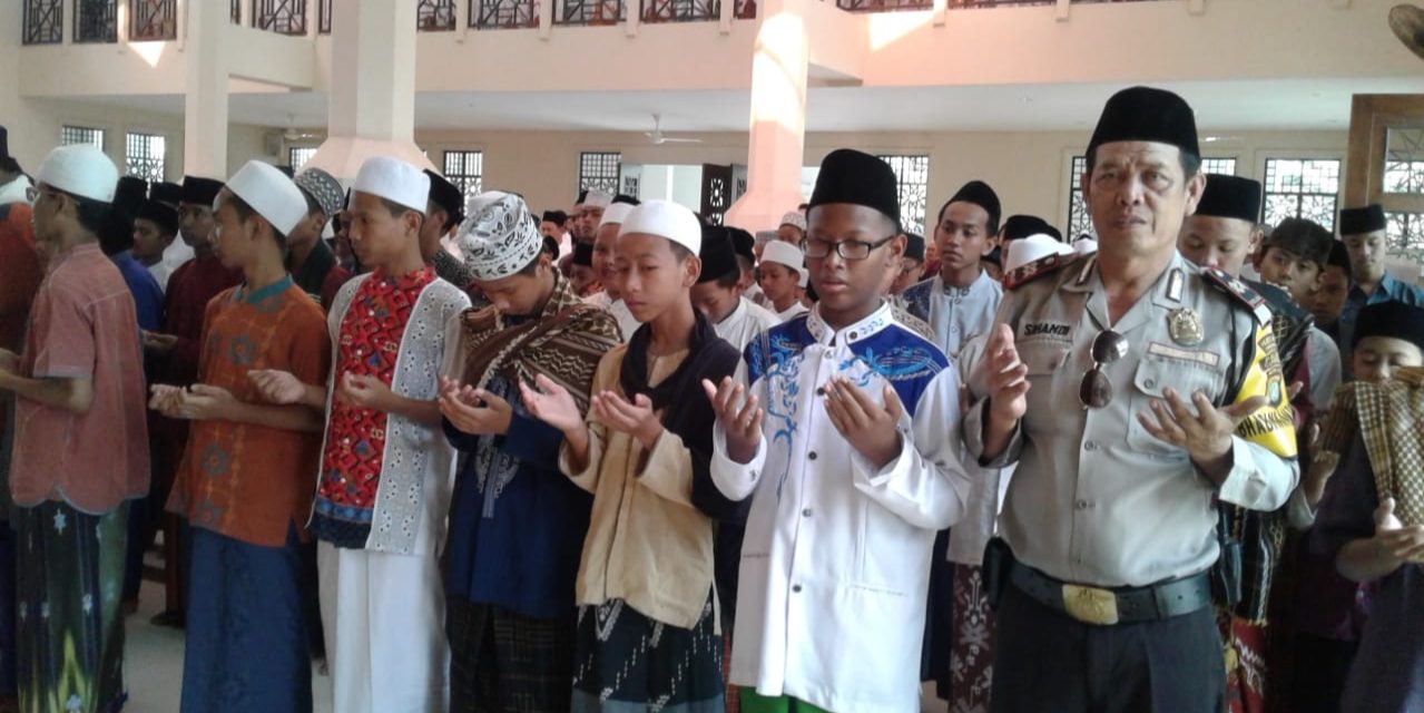 Aiptu Suhandi Laksanakan Penggalangan dan Sambang Polsantren ke Ponpes Daarul Amanah Kenanga