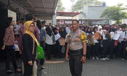 Aiptu Asmad Berikan Pengamanan Walk Interview Di Superindo Pinang