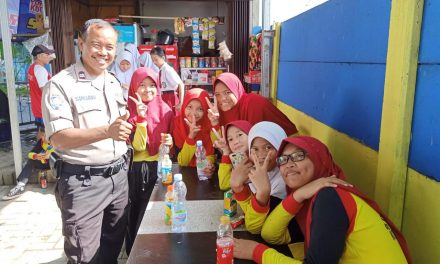 Demi Lingkungan Sekolah Tetap Aman Aiptu Sukarno Sambang Polkiss ke Sekolah SDN Cipondoh 2