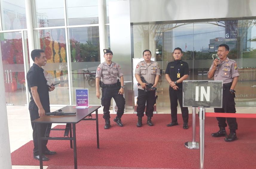 Unit Patroli 6505 Polsek Cipondoh Laksanakan Pemantauan Keamanan Mall Alam sutera