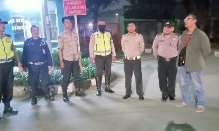 Kanit Samapta IPTU SALIM.SH beserta 9 Anggota personil melaksanakan Patroli Biru/Cipkon cegah Guantibmas di wilayah hukum Polsek  Batuceper Kota Tangerang