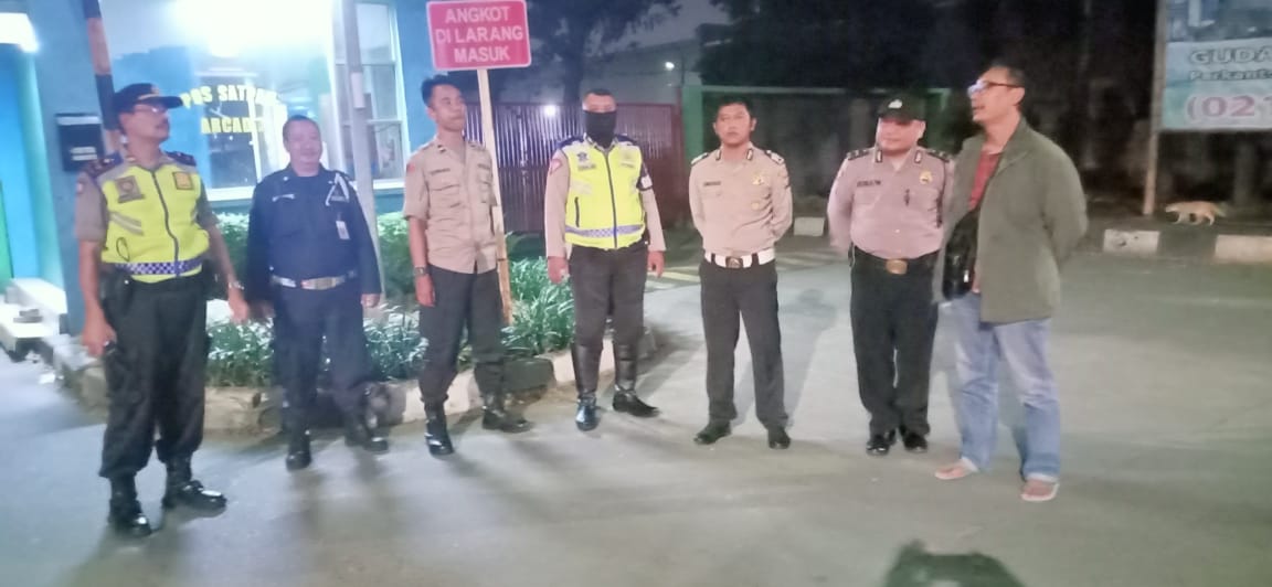 Kanit Samapta IPTU SALIM.SH beserta 9 Anggota personil melaksanakan Patroli Biru/Cipkon cegah Guantibmas di wilayah hukum Polsek  Batuceper Kota Tangerang