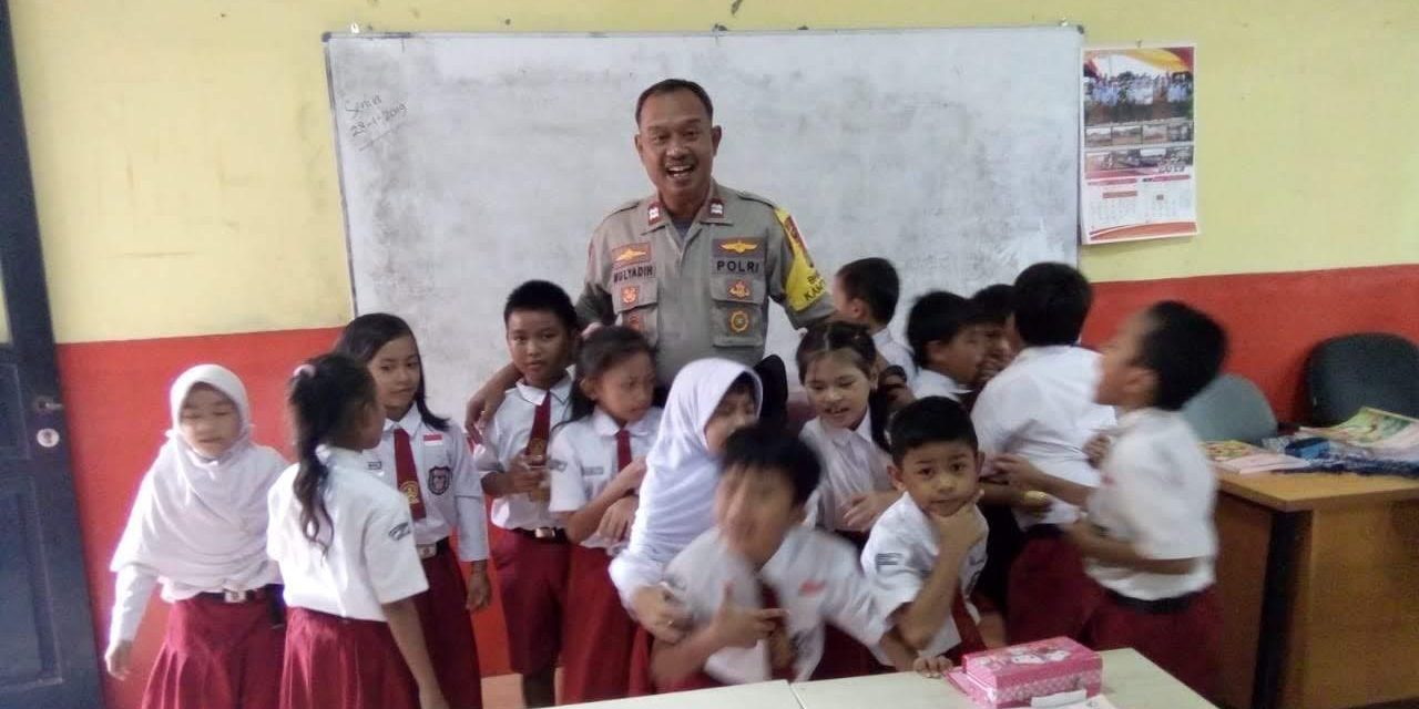 Untuk Kenyamanan Belajar Mengajar, Bhabinkamtibmas Aiptu Mulyadih Sambang Polkiss ke SDN Panunggangan 5