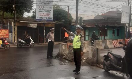 Beri Layanan Prima Kepolisian Polsek Cipondoh Laksanakan Gatur lalin Pagi