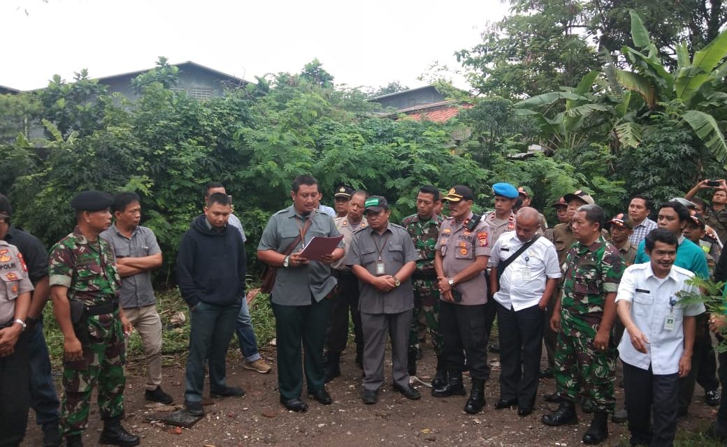 POLSEK BATU CEPER AMANKAN KEGIATAN EKSEKUSI PENGOSONGAN DAN PENYERAHAN SEBIDANG TANAH OLEH PIHAK PENGADILAN NEGERI TANGERANG