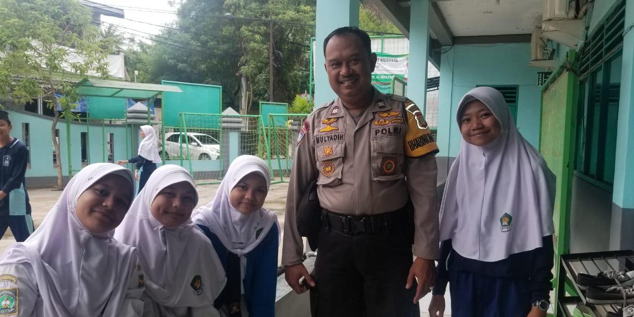 Cegah Pengaruh Negatif Kemajuan Tekhnologi, Bhabinkamtibmas  Aiptu Mulyadih Sambang Polkiss ke Sekolah MTs Al Mubarok