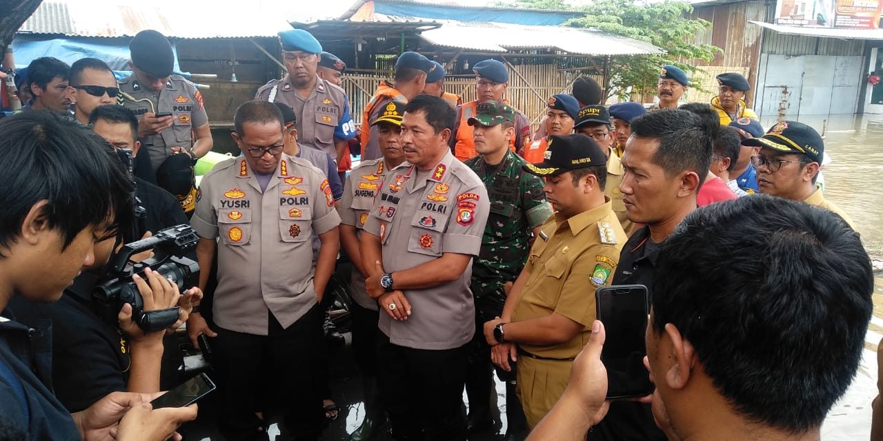 Kapolda Metro Jaya, Irjen Pol. Drs. Nana Sudjana Tinjau Langsung Lokasi Banjir Periuk Kota Tangerang