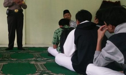 Sambang Polkis Bhabinkamtibmas Ke Sekolah Untuk Mencegah Terjadinya Tawuran Pelajar