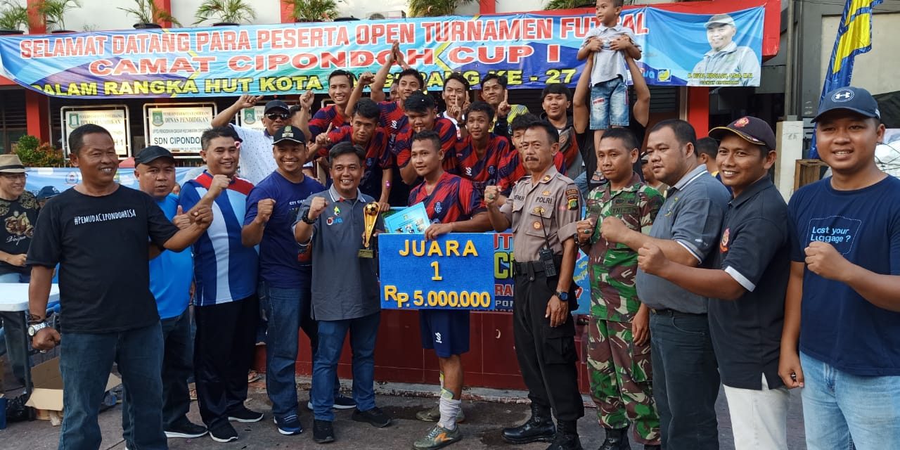 Anggota Polsek Cipondoh Berikan Rasa Aman Dalam Pertandingan Final Turnamen Futsal Camat Cipondoh Cup I