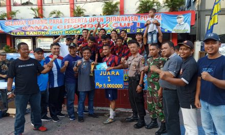 Anggota Polsek Cipondoh Berikan Rasa Aman Dalam Pertandingan Final Turnamen Futsal Camat Cipondoh Cup I