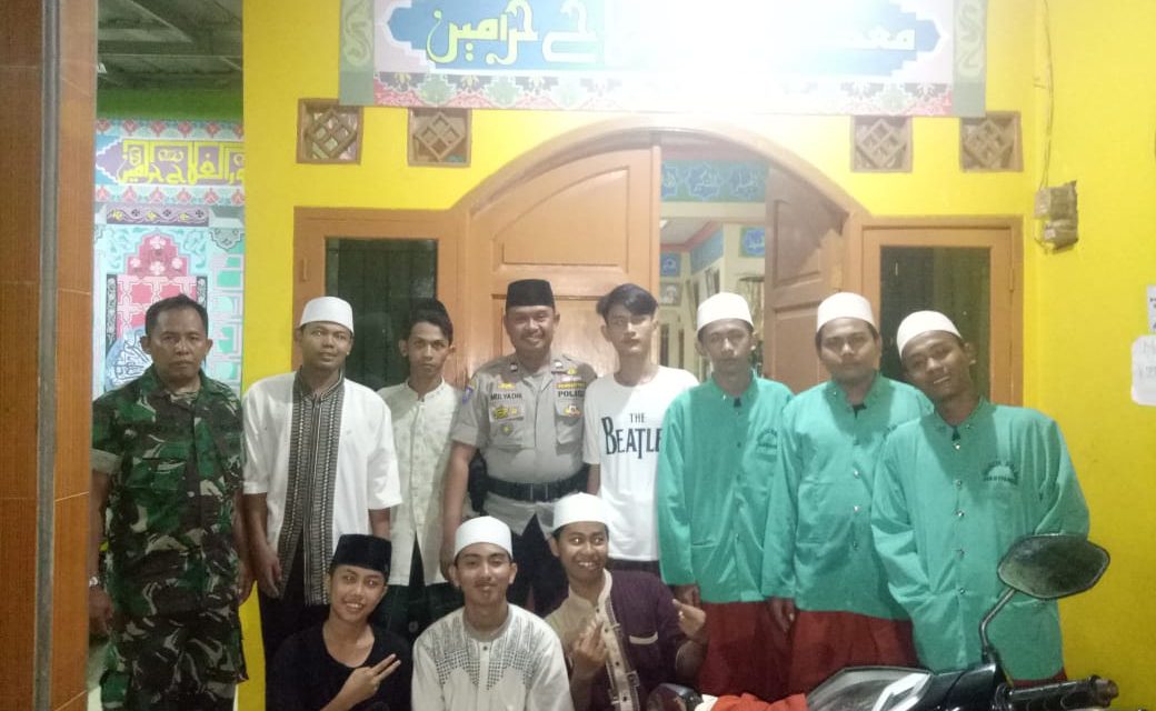 Babinsa Bersama Bhabinkamtibmas Lakukan Kunjungan Ke Pondok Pesantren, Berikan Rasa Aman Kepada Santri