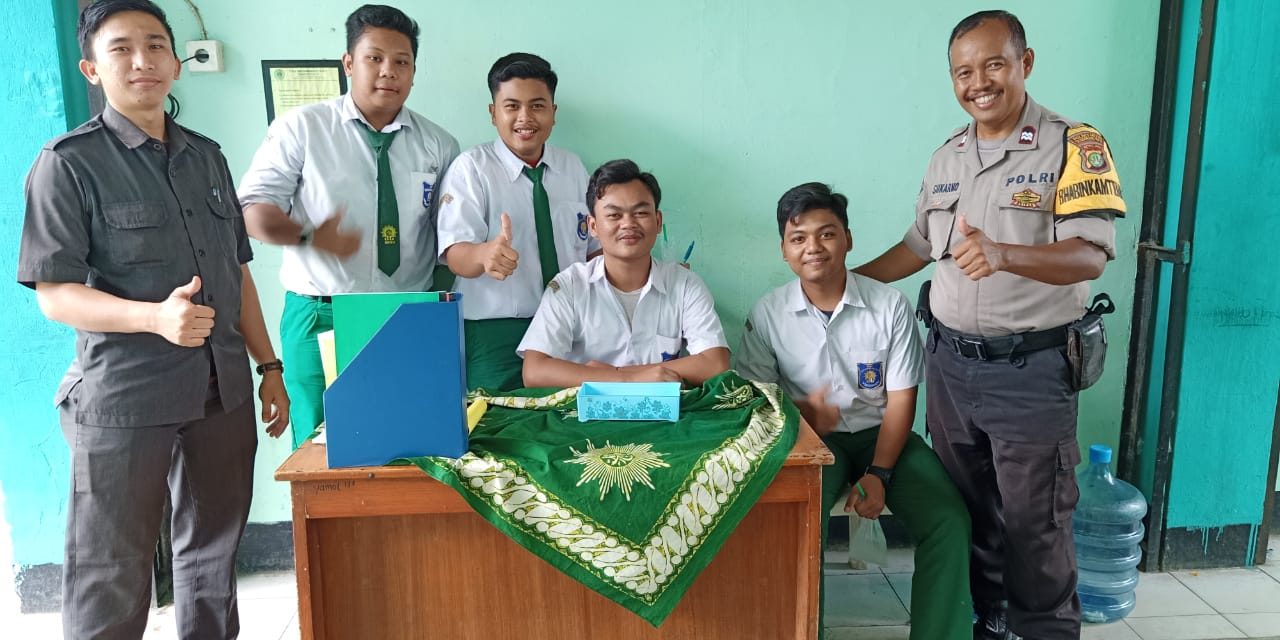 Dengan Sambang Polkis, Bhabinkamtibmas Jaga Keamanan Lingkungan Sekolah