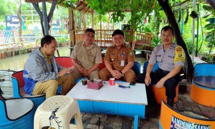 Sambang Pemantauan Banjir, Bhabinkamtibmas Imbau Lurah Agar Tidak Membuang Sampah Sembarangan