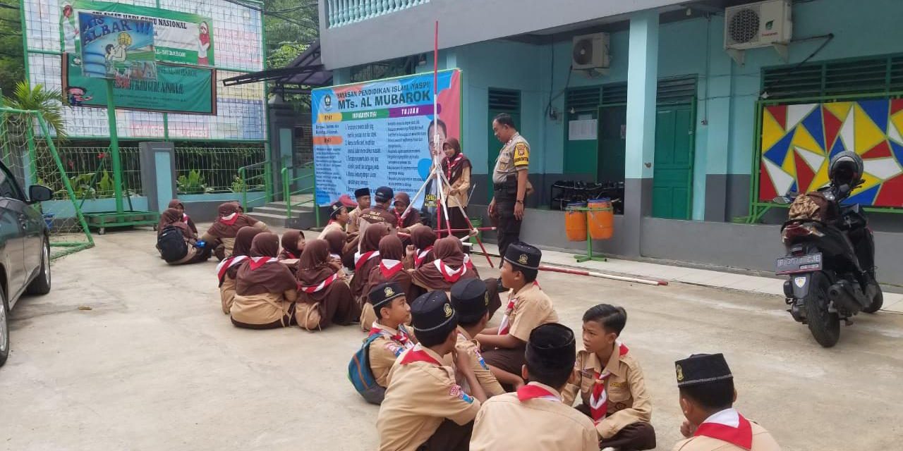 Sambang Polkiss, Aiptu Mulyadih Berikan Pembinaan Pada Giat Eskul Pramuka di MTs Mubarok