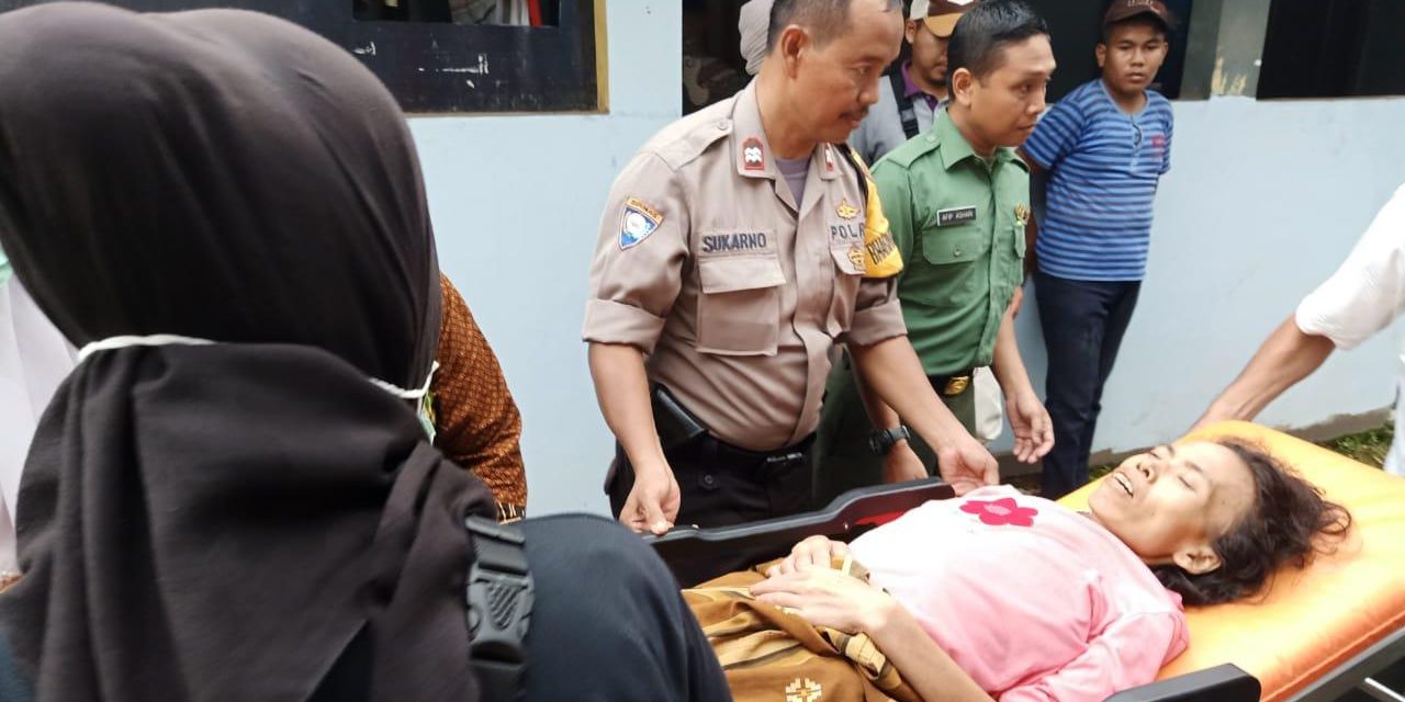 Sinergitas Bhabinkamtibmas Bersama 3 Pilar Kelurahan Cipondoh Bantu Warga yang Sakit Keras