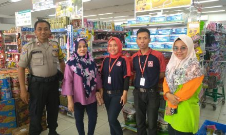 Pantau Minimarket, Binmas Karang Sari Imbau Warga Tidak Melakukan Transaksi Secara Berlebihan