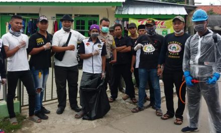 Bhabinkamtibmas Poris Plawad Utara Lakukan Penyemprotan Desinfektan Bersama Forkabi DPC Cipondoh