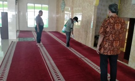 Cegah Penyebaran Corona, 3 Pilar Kedaung Baru lakukan Penyemprotan Cairan Desinfektan