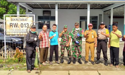 Waspada Corona, Binmas Polsek Neglasari Untuk Kelurahan Karang Sari Bersama 3 Pilar Lakukan Penyemprotan Desifektan