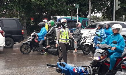 Unit Lantas Polsek Neglasari Berikan Pelayanan Prima