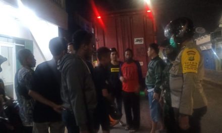 Kedapatan Berkumpul, Sejumlah Warga Di Bubarkan Binmas Polsek Neglasari