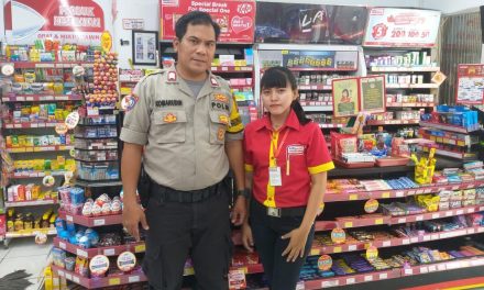 Bripka Komarudin Melaksanakan Monitoring Mini market & Supermarket di Kel. Poris Plawad