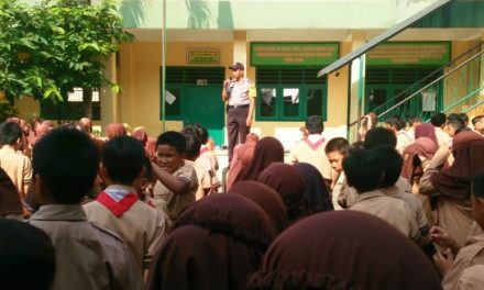 Demi Terciptanya Kenyamanan Lingkungan Sekolah, Aiptu T.Raharjo Sambang Polkiss ke Sekolah SD Islam Yakmi