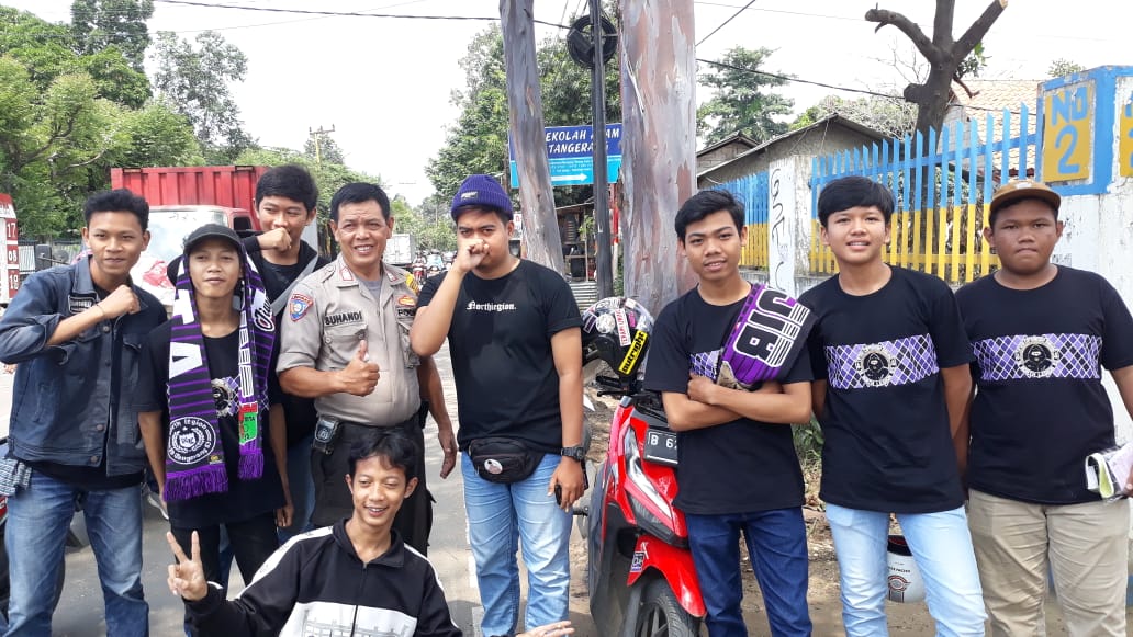 Kepolisian Polsek Cipondoh Monitor dan Pantau Keberangkatan Supporter Persita Tangerang