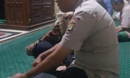 Waka Polsek Teluknaga Sholat Subuh Dimasjid Baiturrahmat