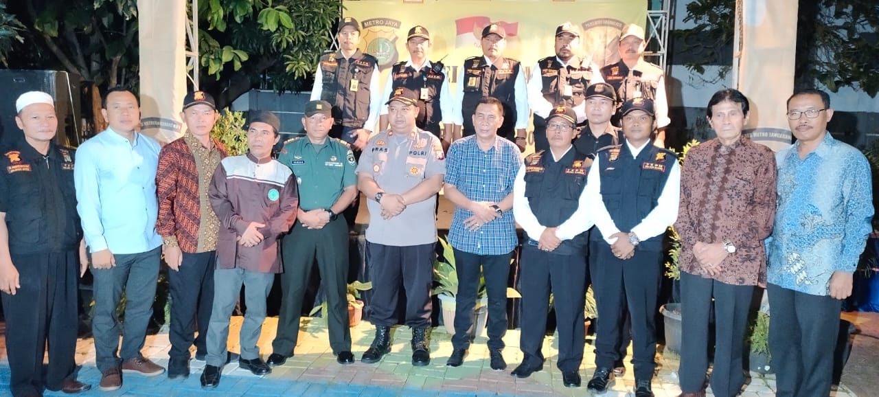 Senyum dan menyapa dari Kapolsek Ciledug dalam menghadiri Pelantikan ketua umum dan pengurus FKPM pusat di Karang Timur Karang Tengah Kota Tangerang