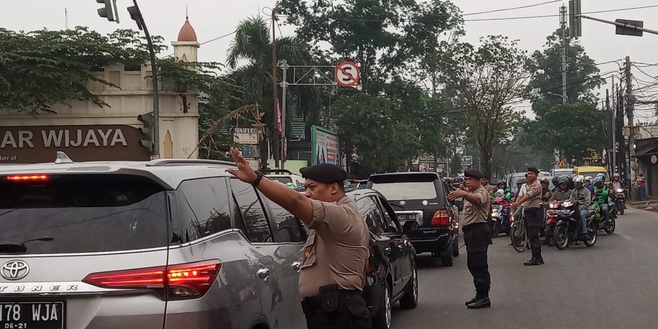 Bersama Dishub Kota Tangerang, Anggota Samapta Lakukan Gatur Lantas