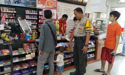 Aiptu Mulyadih Monitoring Kondisi Sembako di Minimarket