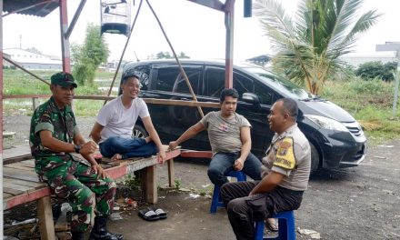 Bhabinkamtibmas Bersama Babinsa Sambang Tokoh Masyarakat Dan Ajak Pola Hidup Sehat