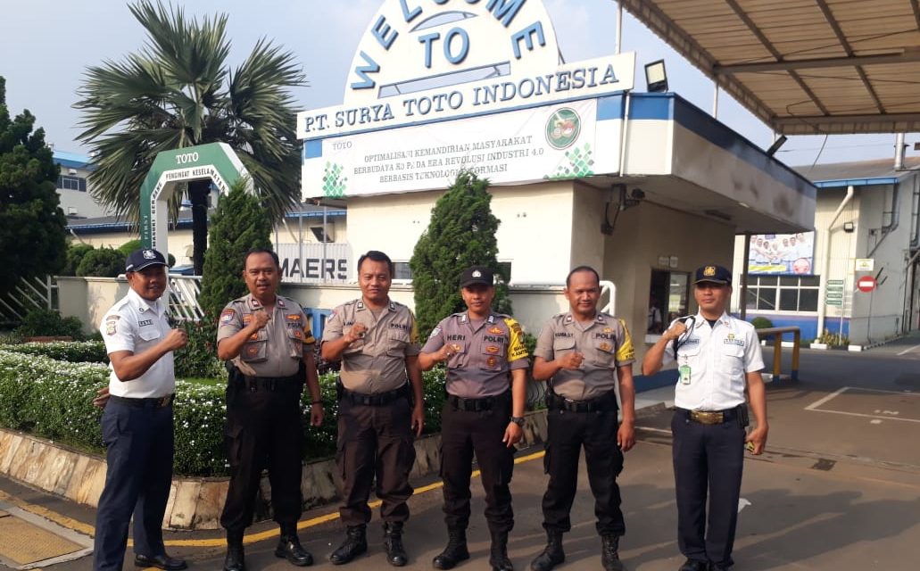 Gelar pengamanan Anggota Kepolisian Polsek Cipondoh Terhadap Aksi Buruh di PT. Surya Toto Indonesia. Tbk Panunggangan