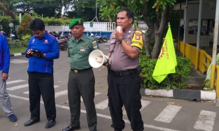 Wakapolsek Cipondoh dan Binamas Laksanakan Pengamanan Aksi Buruh di PT. Tunas Alfin