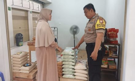 Bhabinkamtibmas Sudimara Pinang Monitoring Toko Minimarket dan Supermarket Terkait Panic Buying