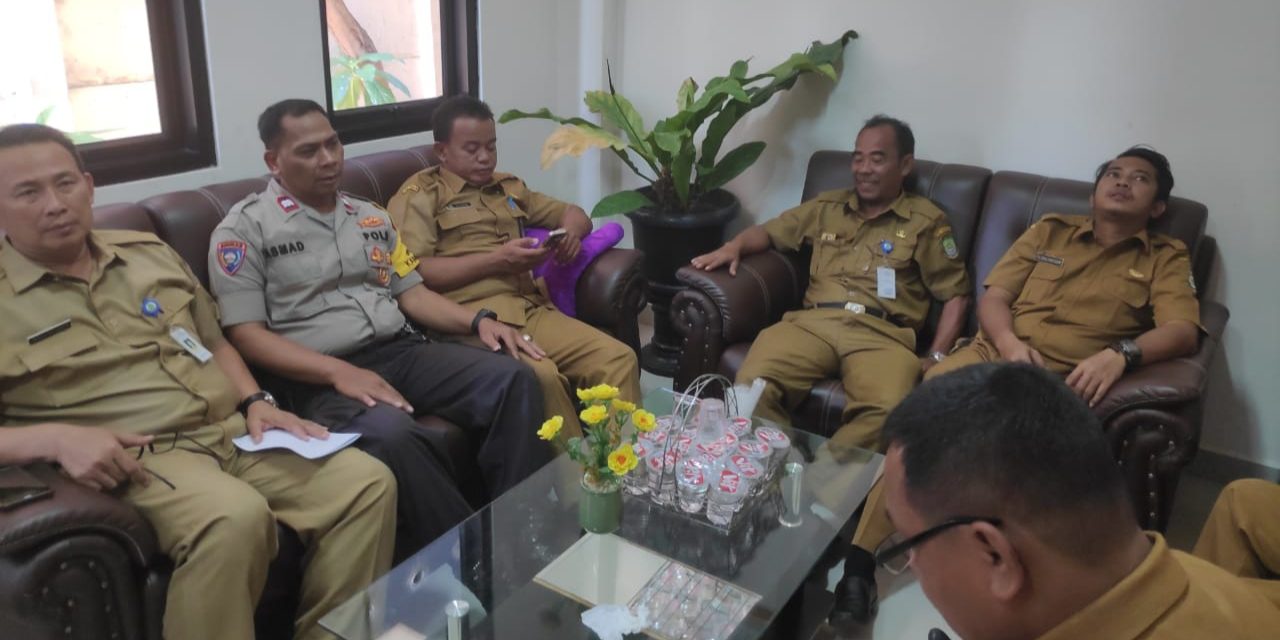 Aiptu Asmad Hadir Dalam Rapat Kerja di Kel. Pinang Bahas Penyebaran Wabah Penyakit