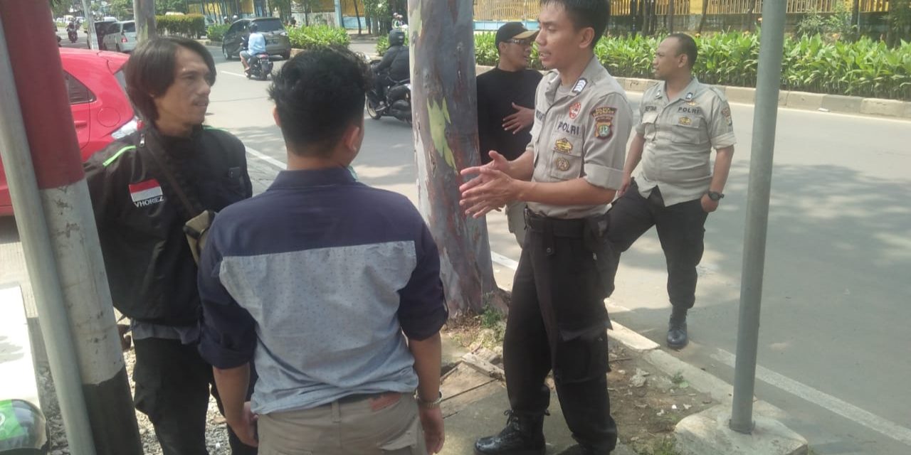 Unit Patroli 6505 Polsek Cipondoh Gelar Patroli Biru Dan Sambang Dialogis Kepada Warga Dan Sopir Grab