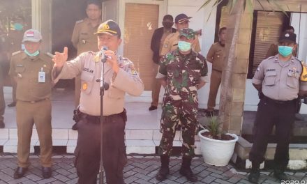 Penyemprotan Disinfektan Serentak, Di Wilkum Polsek Cipondoh Bersama Unsur 3 Pilar