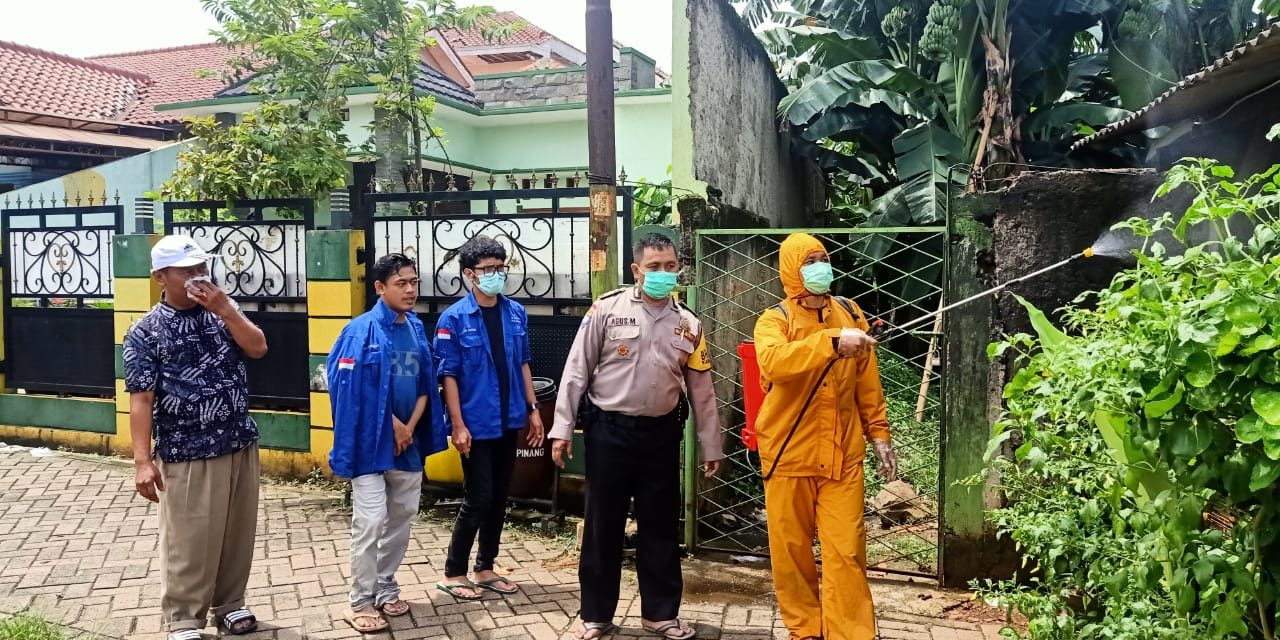 Cegah Penyebaran Covid-19, Binamas Semprotkan Cairan Desinfektan