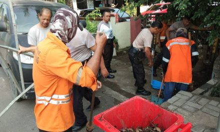 Polsek Batu Ceper gelar kerja bhakti bersama bersihkan lingkungan Polsek untuk Cegah Virus Corona ( Covid – 19 )