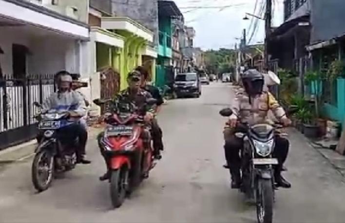 Bhabinkamtibmas Kel. Neroktog Lakukan Video Sosialisasi Antisipasi Wabah Covid-19