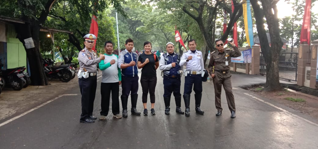 Unit Lantas Polsek Cipondoh Berikan Pelayanan Kepada Masyarakat Dalam Car Free Day