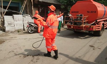 Pencegahan Virus Corona Pihak Pemerintah melaksanakan Kegiatan Penyemprotan Disinfektan Di wilayah Kel.Batusari Kec.Batu Ceper Kota Tangerang