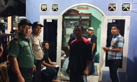 Unit Reskrim dan Binamas Polsek Cipondoh Cek TKP  Bunuh Diri di Kel. Gondrong