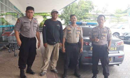 Patroli Biru Ke Supermarket, Kanit Samapta Ingatkan Petugas Parkir Lebih Waspada Kendaraan Pengunjung